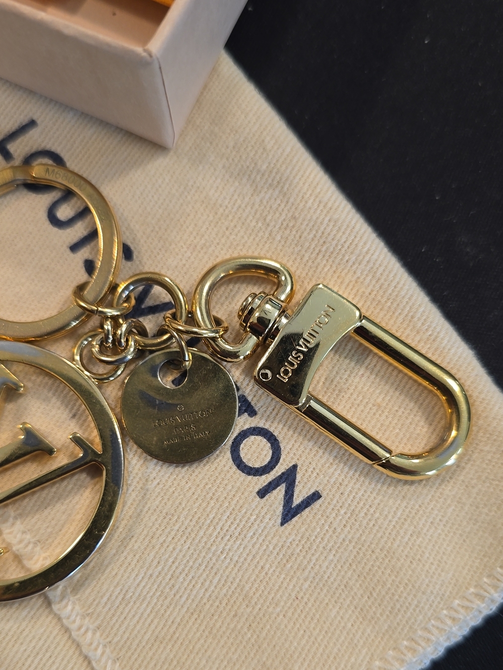 Louis Vuitton Gold-tone LV Circle Key Charm - Picture 6 of 8